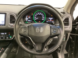 ハンドルにHondaセンシング系のクルーズコントロールやレーンキープアシストなどのスイッチと、オーディオの操作スイッチが装備されています。ハンドルから手を離さず安全に操作できます。