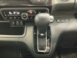 オートマチックシフトレバーは、手になじみ操作しやすい形状で安全運転にもつながります♪