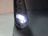 フロントLEDフォグランプです鮮やかな日光色で明るく足元を照らします。