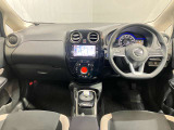 運転席からの視界が左右に広く隅々まではっきりと見渡せます。車の前端も把握しやすく安心して運転できます。
