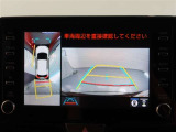 パノラミックビューモニター付きです。車両を上から見たような映像をモニター画面に表示。運転席からの目視では見にくい、車両周辺の状況をリアルタイムでしっかり確認できます。