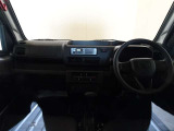 【メーター廻り】シンプルで飽きないデザイン、運転中も視界の邪魔にならない構造になっているので運転に支障もありません♪