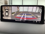 狭い場所での駐車やすれ違いなどでより的確な運転操作に役立つ360&deg;ビューモニターが装備されています。