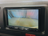 駐車が苦手な方でも安心のバックガイドモニター搭載。 後方の映像をクリアに表示し、ガイドラインで車庫入れや縦列駐車をしっかりサポート。毎日の運転がぐっとラクになります。