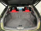 レクサス車らしい細部までこだわった高級感と見る人を一目で虜にするエモーショナルな魅力を持ち合わせております。