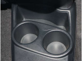 ドリンクホルダーがついてて助かりますね!