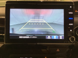 バックでの車庫入れも安心です! リアカメラが付いているバックモニター付のナビを装備しております。操作線もついており距離感も画面から確認できます。