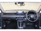 操作性に優れた運転席となります!小物入れや各ボタンの配置にこだわり、使いやすいです!座り心地もよく視認性も良好なのでロングドライブもお任せ下さい!