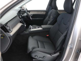 優れた快適性を伝統とするXC90のシートに採用されたエレガントなノルディコはバイオ素材を原料としており、ビロードのような独特の風合いが特徴です。