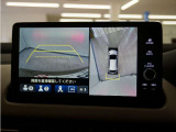 バックカメラ搭載です!車庫入れが苦手な人はもちろん、車両感覚に自信がある人にもお勧めです!見えない箇所が見えるようになるので、低い障害物や隠れてしまっている子供の存在等にも気付く事が出来ます。