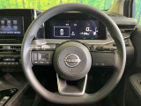 インテリアに合わせたデザインのステアリングは、運転される方のことも考え、運転しやすい形状、大きさです。是非一度、実際に触ってお確かめください。