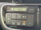 【オートエアコン】一度お好みの温度に設定すれば、車内の温度を検知し風量や温度を自動で調整。暑い&hellip;寒い&hellip;と何度もスイッチ操作をする必要はありません。快適な車内空間には必須の機能ですね♪