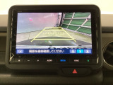 バックモニター付きで、車庫入れやバック時の後方確認をしっかりサポート。モニターに映し出される映像で死角も確認しやすく、狭い場所での駐車や後退時の操作をより安心して行えます。