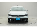 【フロントスタイル】水平に伸びたグリルがワイド&ローなフォルムを強調。存在感のあるコンパクトカー。