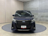 お車購入のポイントとなるフロントマスクです。上質で迫力あるデザインですね☆☆
