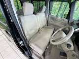 運転席シート廻りは使用感も少なく、良好な状態となっています。丁寧に使われていたことがよくわかりますね。