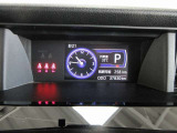 運転に役立つ情報を分かりやすく表示するマルチインフォメーションディスプレイ。