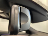 【ルームミラー一体型ETC】BMWといえばルームミラー一体型のETC。ドライバーから差し込めるかたちになっておりますので、差し忘れの際も慌てずにご利用いただけます。