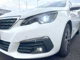 ●LEDヘッドライト:夜間走行時も良好な視界を確保し安心して運転できる高輝度LEDヘッドライトを装備!点灯速度が早く、消費電力も抑えられています。