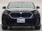【キドニーグリル】BMWの代名詞。一目見ただけでBMWであると認識できる確固たるアイコンとして存在感を放ちます。