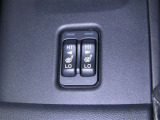 運転席と助手席にシートヒーターを装備しております。