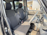 運転席シート廻りは使用感も少なく、良好な状態となっています。前オーナー様が丁寧に使っていたことがよくわかりますね。