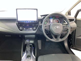 運転席周りのレイアウトをご覧ください。ナビゲーションが綺麗に装着されすっきり収まってますね!