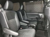 ゆとりある広々とした車内空間は、ドライブを始め買い物やレジャーなど、幅広く活躍します。一人でもみんなとでもお出かけを楽しみましょう!