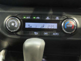 オートエアコンで快適な室内です。