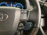 運転中、オーディオの操作をしてて、ハッとしたことはありませんか?ステアリングスイッチは、運転中でもハンドルでオーディオの操作が可能です。安全なドライブをサポートします。