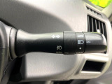 【オートライト】周りの明るさに応じて自動でヘッドライトの点灯・消灯ができる機能です!ライトの付け忘れ・消し忘れなどが無くなり、雨の日や夕方の走行も安心!トンネル通過時も便利ですね♪