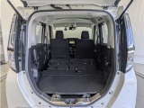 2列目シートを倒すと、大きな荷物の積載も可能です