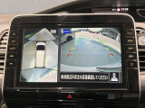 前後左右4つのカメラで、上から見たような映像をお届け、駐車時も安心、アラウンドビューモニター付(肉眼では確認し辛い左前の映像に切り替えることも可能です)。