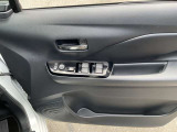 パワーウィンドウ装備です。運転席はオートになっているので、ワンタッチ開閉することが出来ます。