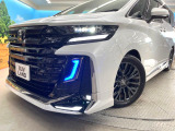 【三眼LEDヘッドライト】スタイリッシュな見た目の三眼LEDヘッドライトを装備♪スタイルだけでなく、夜間の走行も視界良好で安心してお乗りいただけます。