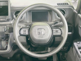 インテリアに合わせたデザインのステアリングは、運転される方のことも考え、運転しやすい形状、大きさです。是非一度、実際に触ってお確かめください。