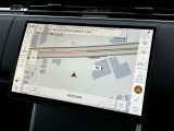 新インフォテイメントシステム「Pivi Pro」に搭載される3Dサラウンドカメラシステム。車輌AIにより車輌を含む周囲の映像を立体的に表示。よりスムーズな駐車や発進が可能となります。