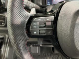 ステアリングにオーディオ操作スイッチが付いています。オーディオ画面に直接タッチしなくても操作が出来ますので、運転に集中できます。