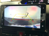 【バックカメラ】駐車時に後方がリアルタイム映像で確認できます。大型商業施設や立体駐車場での駐車時や、夜間のバック時に大活躍!運転スキルに関わらず、今や必須となった装備のひとつです!