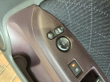 狭い駐車場で便利な電動格納ドアミラーが付いています。