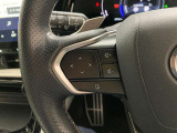 運転中、オーディオの操作をしてて、ハッとしたことはありませんか?ステアリングスイッチは、運転中でもハンドルでオーディオの操作が可能です。安全なドライブをサポートします。