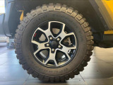 セレクトラックフルタイム4&times;4システム。走行中でもレンジ切り替えが可能なシフトオンザフライシステムにより、より自由な走行が可能となっております。