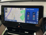 【12.3インチワイドナビ】高級感とインパクトのある大型ワイドナビを装備。各種オーディオ操作はもちろん、横長ワイド画面でのマップ2分割表示など、利便性も高いナビです♪