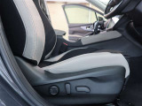 パワーシート搭載。微妙な調整が手軽にでき、ピッタリなポジションで運転することが可能です。