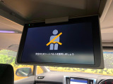 【後席モニター】家族や友人とお出かけする機会が多い方に大人気の後席モニターを装備!見やすい位置に画面がありテレビやDVDの視聴も快適!友達もお子様も、後席にしか乗らなくなるかも??