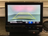 バックでの車庫入れも安心です! リアカメラが付いているバックモニター付のナビを装備しております。操作線もついており距離感も画面から確認できます。