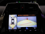 パノラミックビューモニター付きです。車両を上から見たような映像をディスプレイオーディオ画面に表示。運転席からの目視だけでは見にくい、車両周辺の状況をリアルタイムでしっかり確認できます。