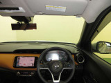 ドライバー目線で、使いやすく安全操作性と良好な視界を実現した運転席です。