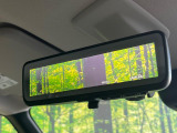 【デジタルルームミラー】後席の大きな荷物や同乗者で後方が確認しづらい時でも安心!カメラが撮影した車両後方の映像をルームミラー内に表示。クリアな視界で状況の確認が可能です!