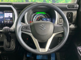 インテリアに合わせたデザインのステアリングは、運転される方のことも考え、運転しやすい形状、大きさです。是非一度、実際に触ってお確かめください。